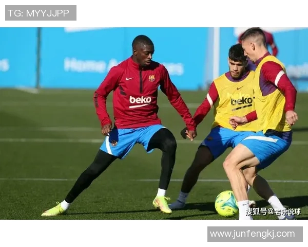 家纳足球明星激凸引发热议球迷热情与争议交织的背后故事